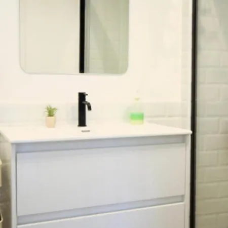 Apartment Brand New & Location!!! Spotless *